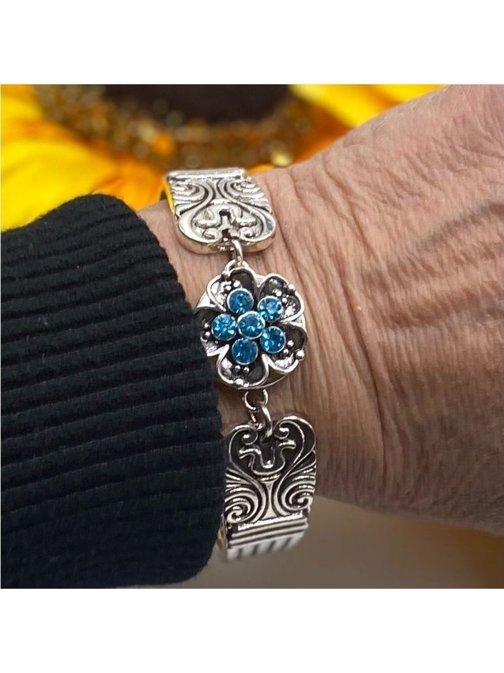 Snap Jewelry Bracelet w/ Sparkling Aqua Blue Floral 18m Snap Button Ginger Snap